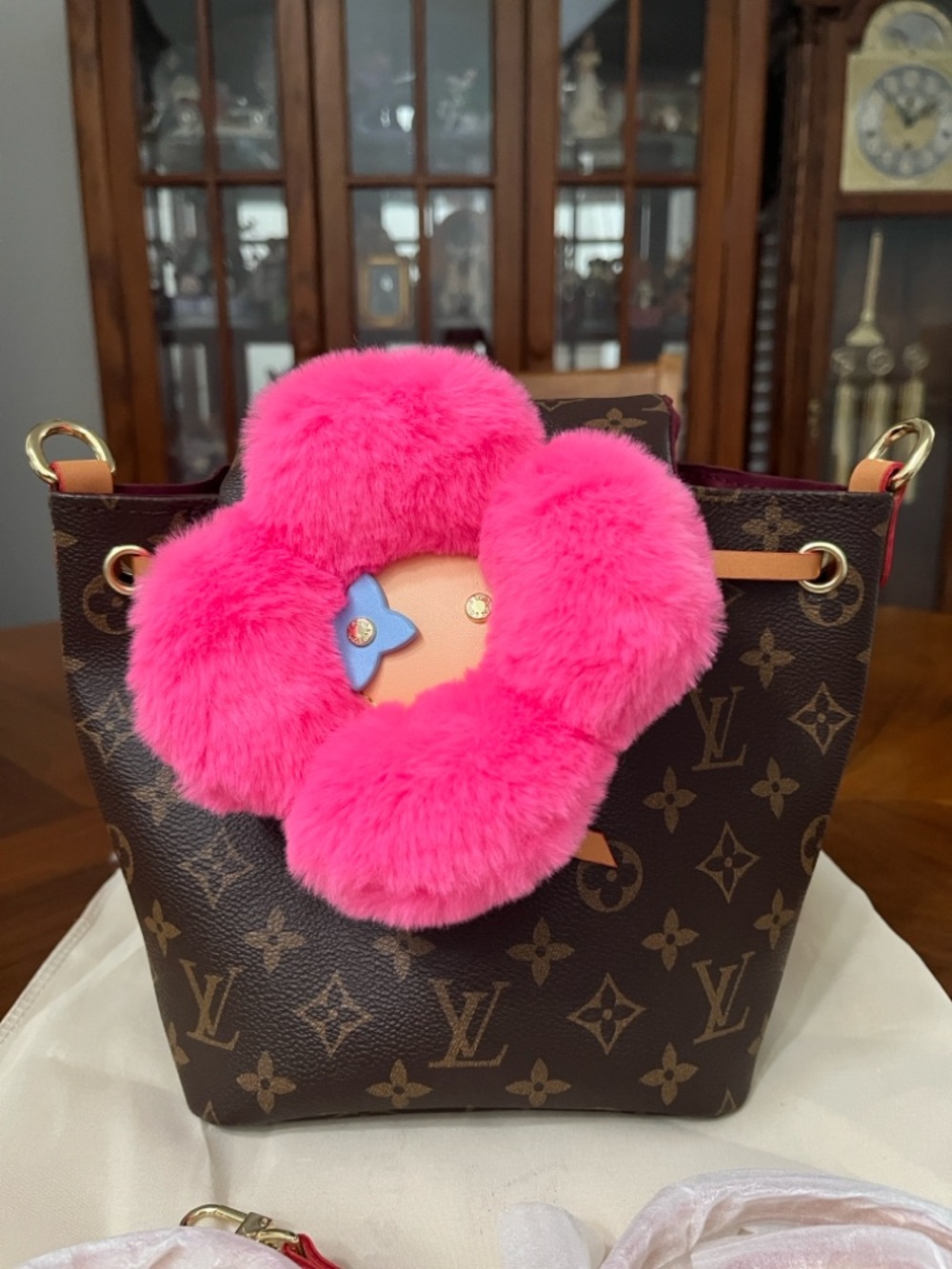 Chic Brown Bucket Backpack Bag with Pink Fur Flower Charm! - Picture 2 of 9